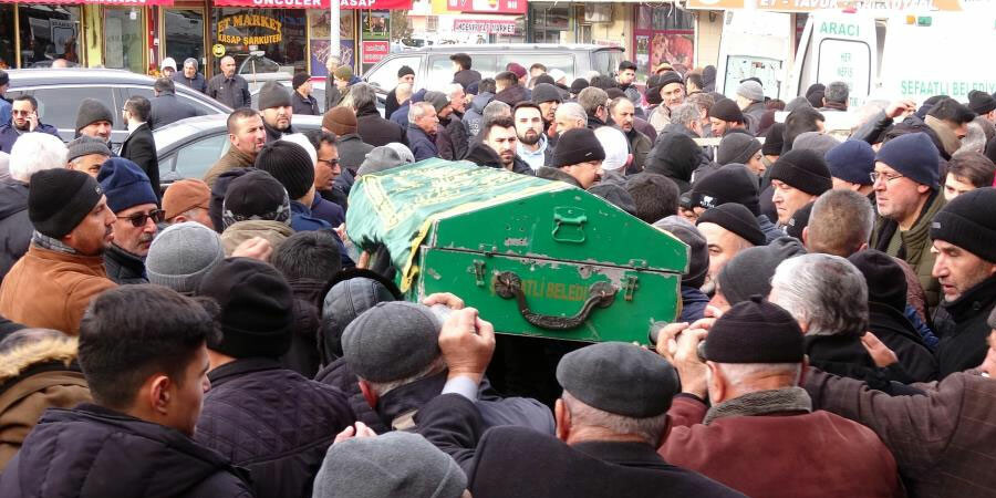 Kahreden olay: Kızının enkazdan kurtarılmasını bekleyen baba kalp krizi sonucu vefat etti