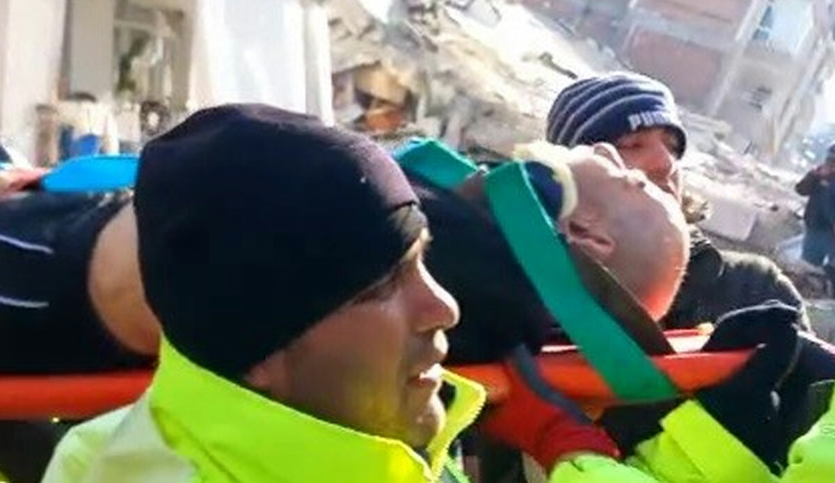 Hatay’da 50 saat sonra gelen iyi haber: 80 yaşında hayata tutundu Hatay’da 50 saat sonra gelen iyi haber: 80 yaşında hayata tutundu
