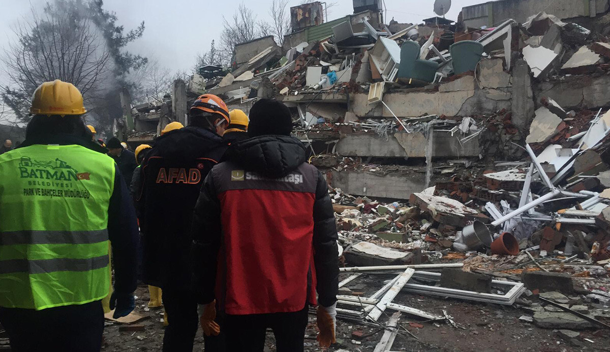 Sadakataşı ekipleri deprem bölgesinde
