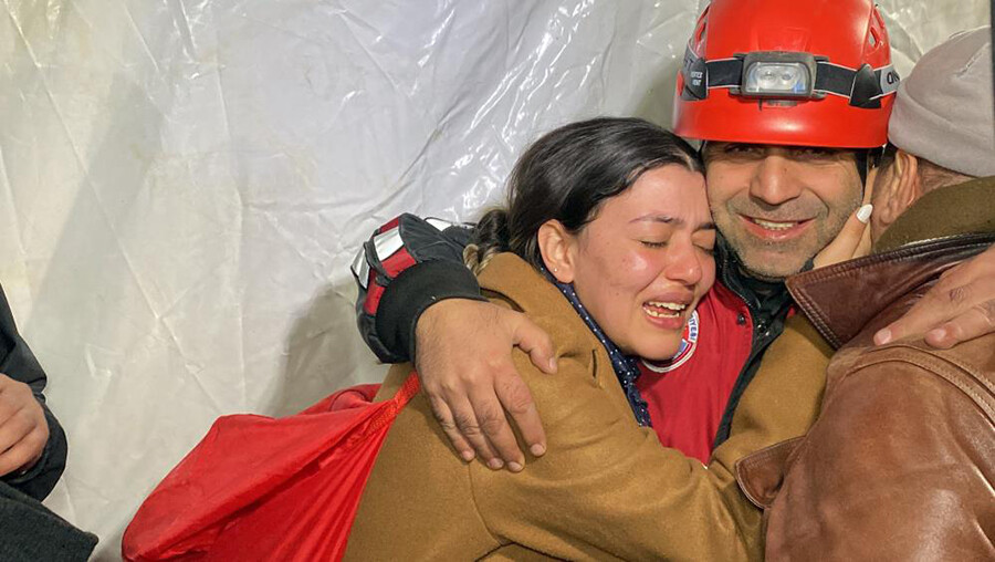 66 saat sonra enkaz altından çıkarıldı, ilk isteği çikolata oldu