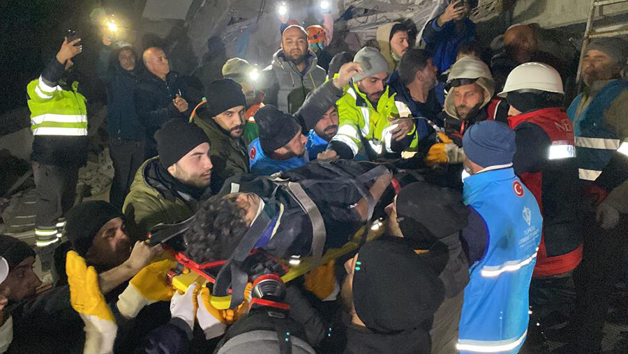 66 saat sonra enkaz altından çıkarıldı, ilk isteği çikolata oldu