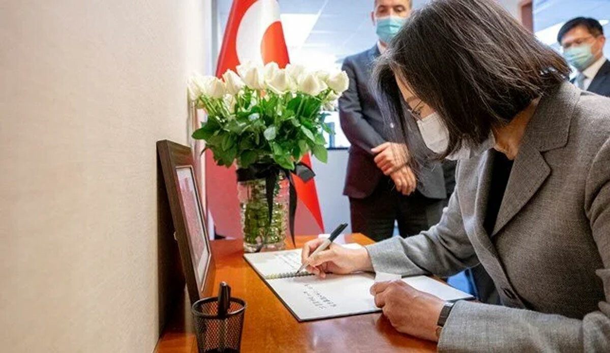 Türkiye'nin 20 yıl önce yaptığı iyiliği unutmadı… Tayvan yardım elini uzattı: Maaşlarını bağışlayacaklar! Türkiye'nin 20 yıl önce yaptığı iyiliği unutmadı… Tayvan yardım elini uzattı: Maaşlarını bağışlayacaklar!