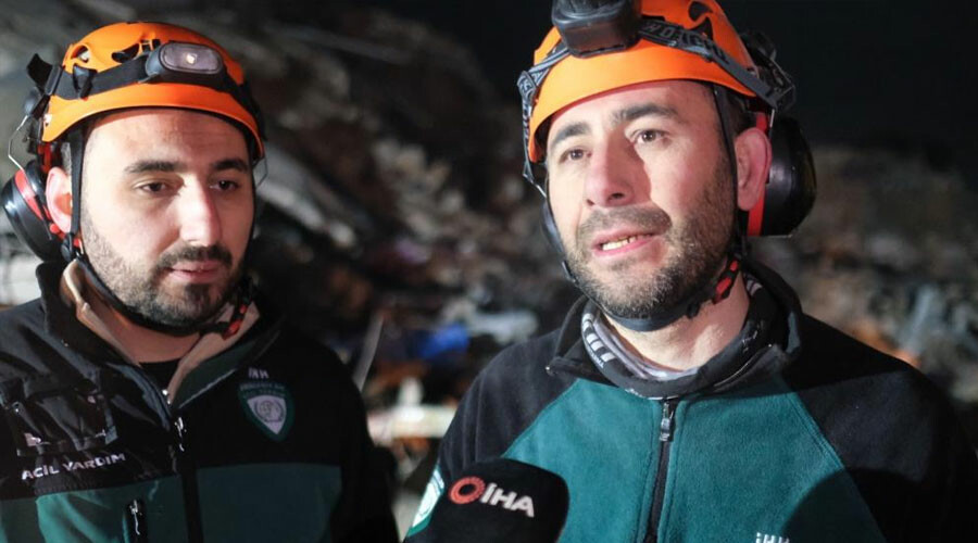 Cenazeleri alırken baba kızı kurtardılar: “O sesi bize Allah duyurdu” Cenazeleri alırken baba kızı kurtardılar: “O sesi bize Allah duyurdu”