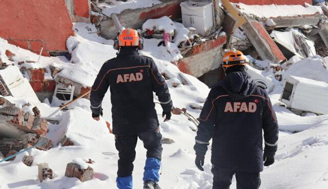 AFAD, deprem bölgesinden tahliye edilen kişi sayısını açıkladı AFAD, deprem bölgesinden tahliye edilen kişi sayısını açıkladı