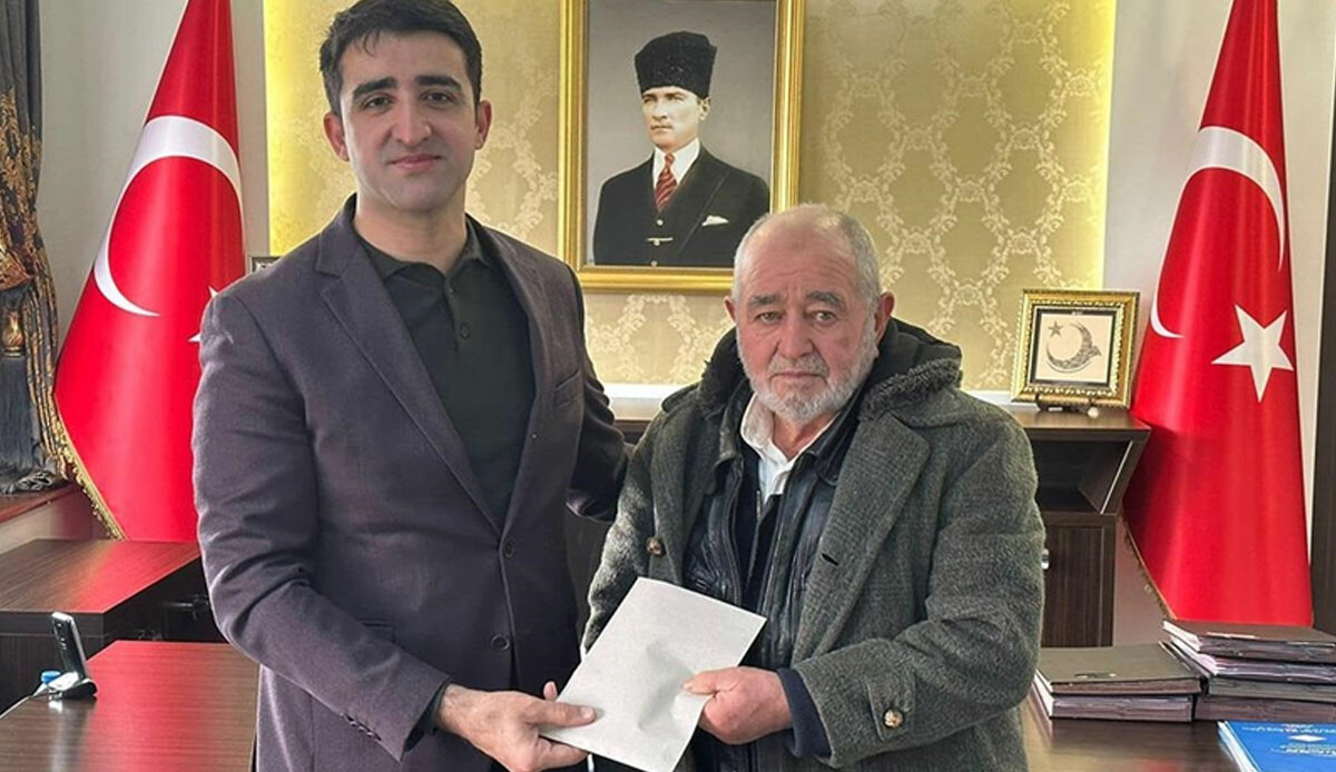Edirne'de 81 yaşındaki Selim Güngör umre parasını depremzedeler için bağışladı Edirne'de 81 yaşındaki Selim Güngör umre parasını depremzedeler için bağışladı