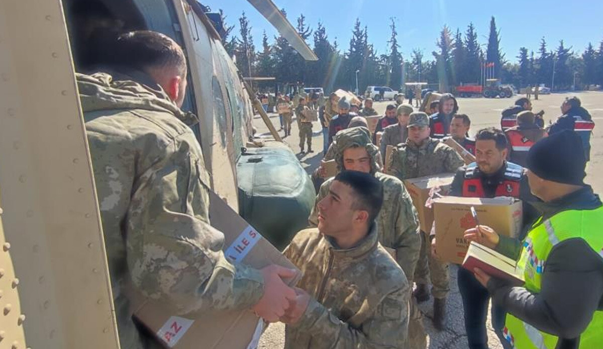 Mehmetçik deprem bölgesinde! Gaziantep'teki köylere 7.2 ton yardım ulaştırdılar
