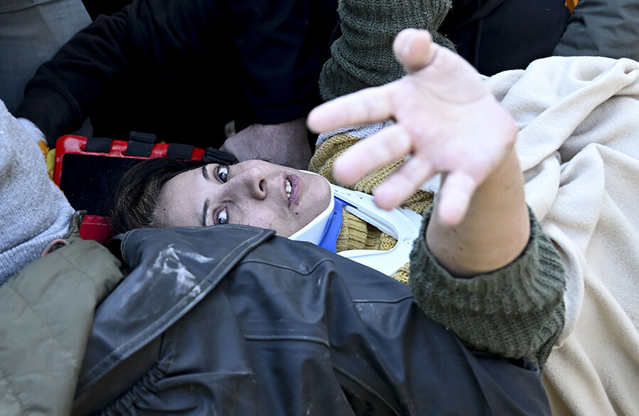 Deprem bölgesinden peş peşe güzel haberler: Çok sayıda kişi kurtarıldı