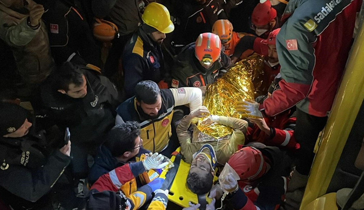 Hoşgeldin Alihan! Depremin 113. saatinde enkazdan kurtarıldı Hoşgeldin Alihan! Depremin 113. saatinde enkazdan kurtarıldı