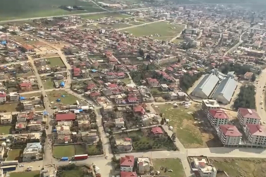 Bakan Dönmez depremden etkilenen İslahiye’yi havadan inceledi