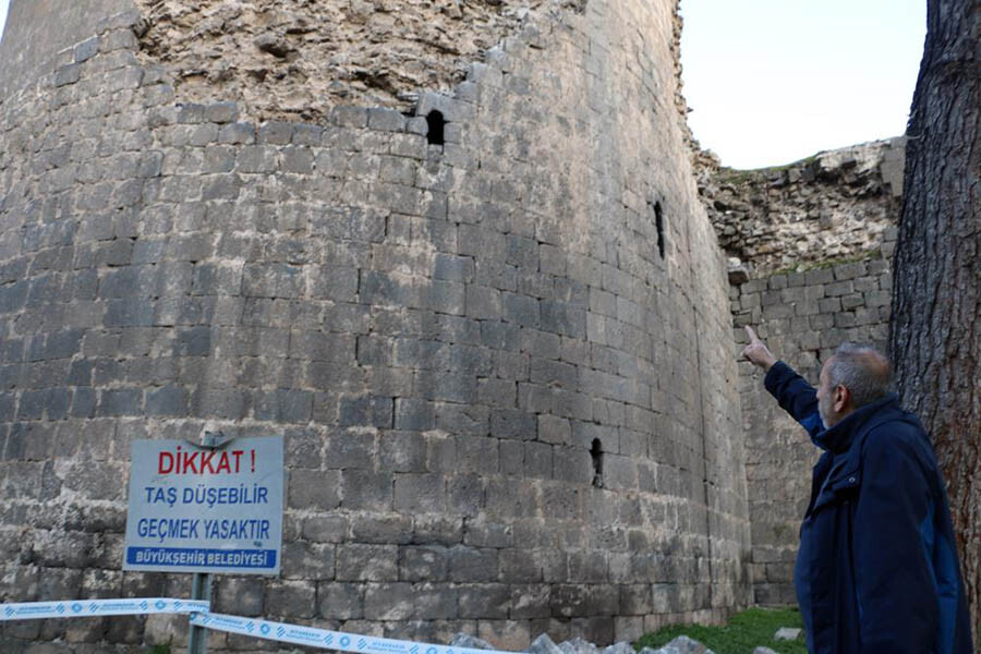 UNESCO Dünya Kültür Mirası Listesi'ndeki Diyarbakır Surları'nı deprem vurdu UNESCO Dünya Kültür Mirası Listesi'ndeki Diyarbakır Surları'nı deprem vurdu