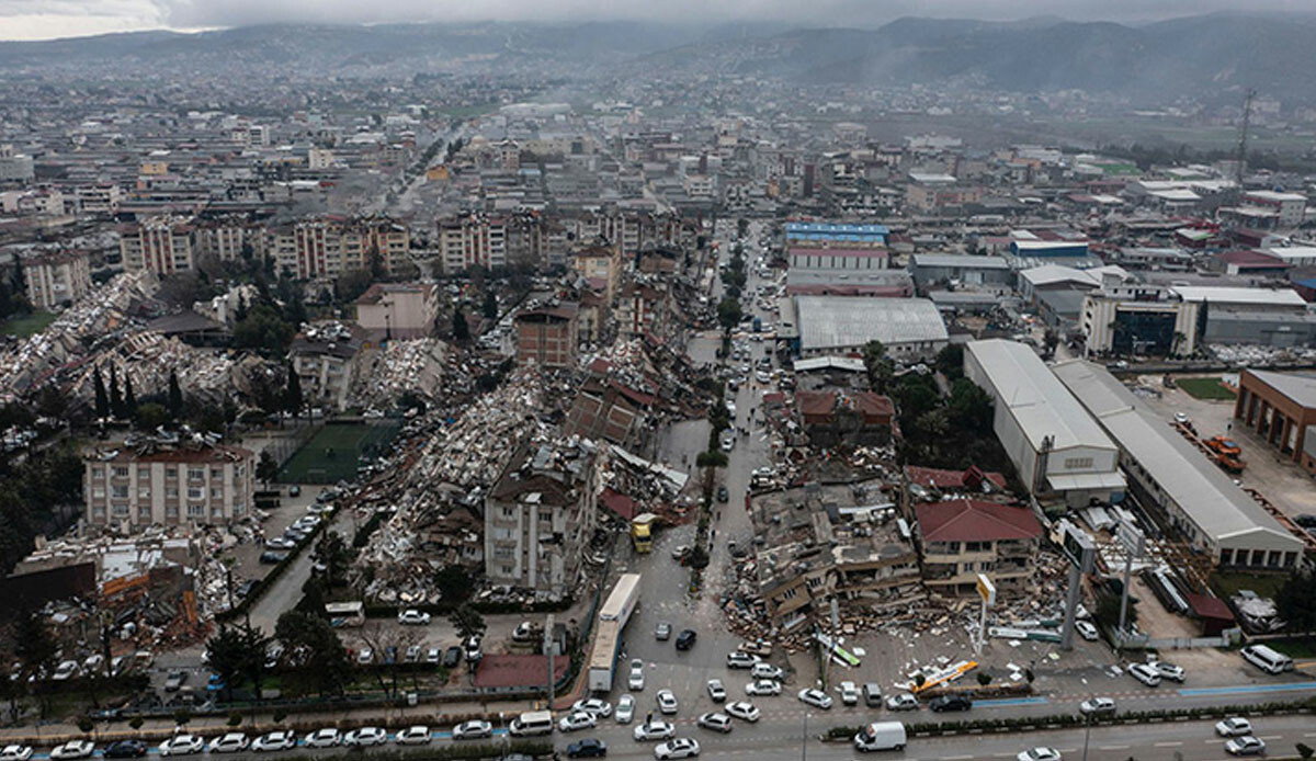 Hatay&#039;da deprem nedeniyle çöken hastanede bir asker şehit oldu