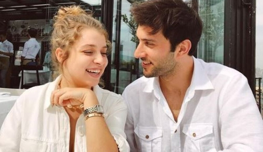 Hande Erçel’in ablası Gamze Erçel ve eşinden duygulandıran karar: Depremzede bebeğe koruyucu aile olacaklar Hande Erçel’in ablası Gamze Erçel ve eşinden duygulandıran karar: Depremzede bebeğe koruyucu aile olacaklar