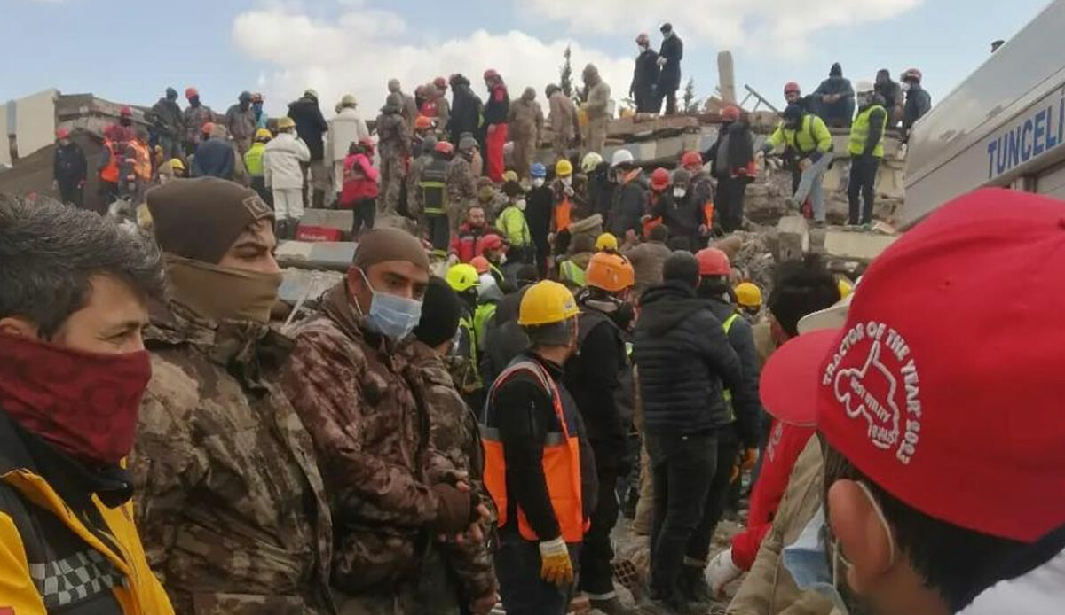 Umutlar yeşermeye devam ediyor… Adıyaman’da 105. saatte enkazdan bir kişi çıkarıldı! Umutlar yeşermeye devam ediyor… Adıyaman’da 105. saatte enkazdan bir kişi çıkarıldı!
