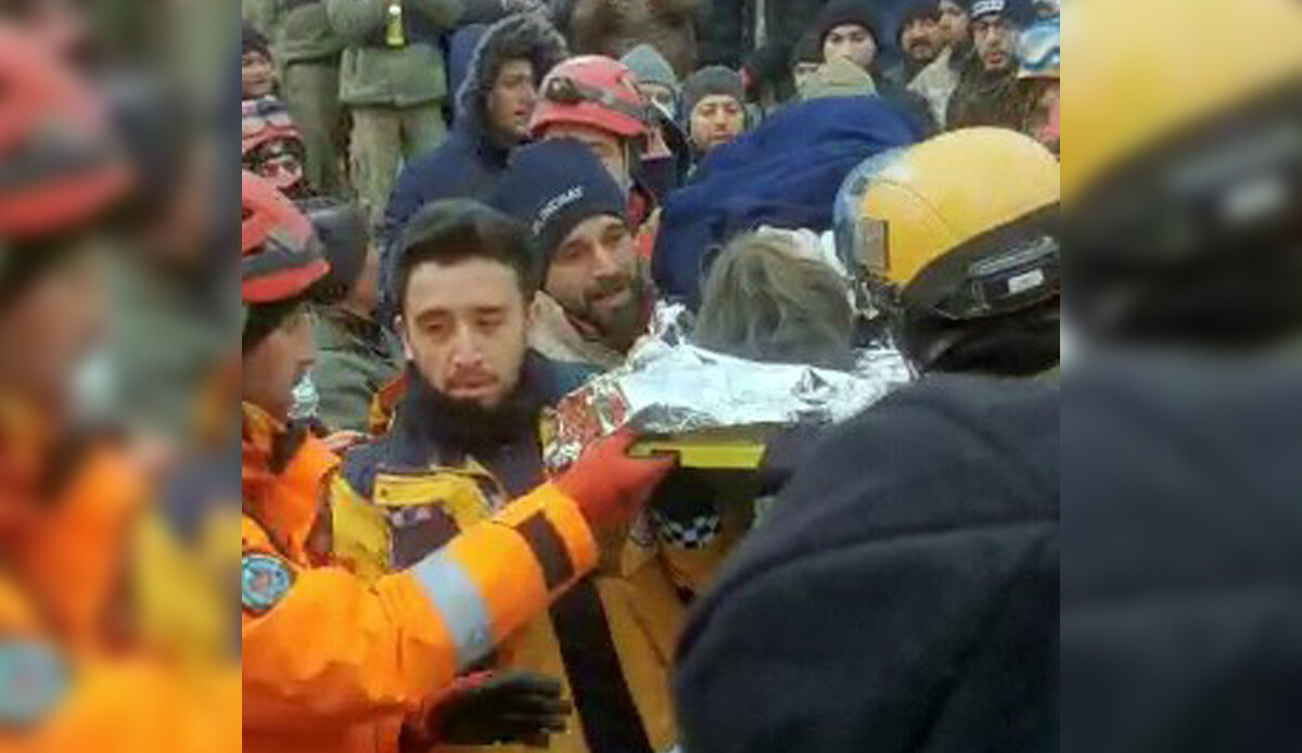 İsrail arama kurtarma ekibi Kahramanmaraş'ta 102 saat sonra bir vatandaşı enkazdan sağ çıkardı İsrail arama kurtarma ekibi Kahramanmaraş'ta 102 saat sonra bir vatandaşı enkazdan sağ çıkardı