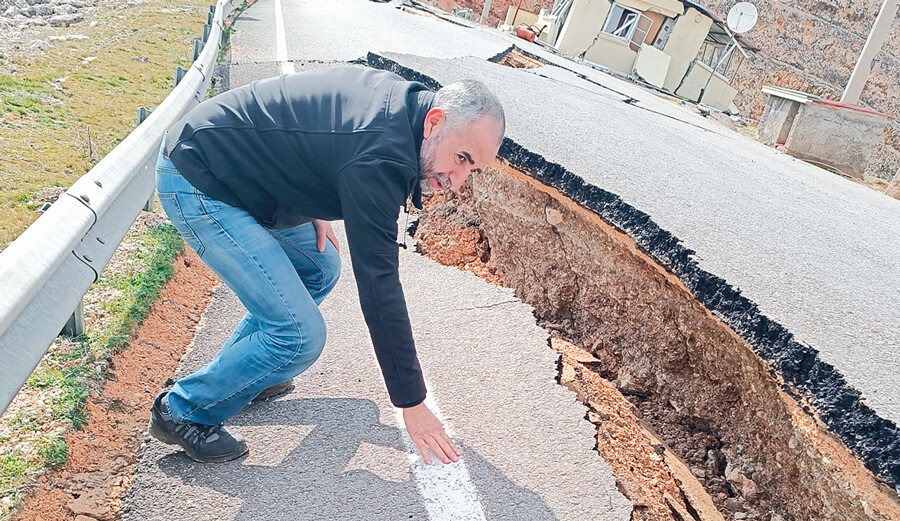 Felaketin patladığı yer! Dağ yürüdü, yer yarıldı