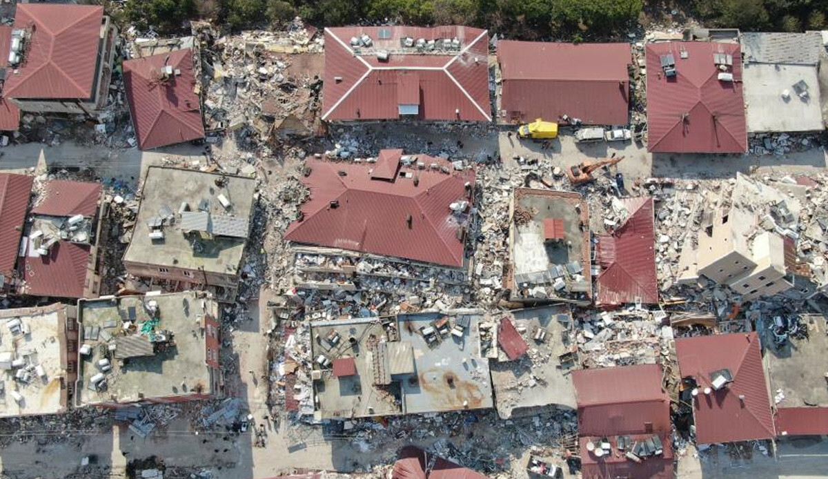18 bin nüfuslu mahallede dehşet görüntü! Deprem sonrası sağlam bina kalmadı: Görüntüler içler acısı... 18 bin nüfuslu mahallede dehşet görüntü! Deprem sonrası sağlam bina kalmadı: Görüntüler içler acısı...