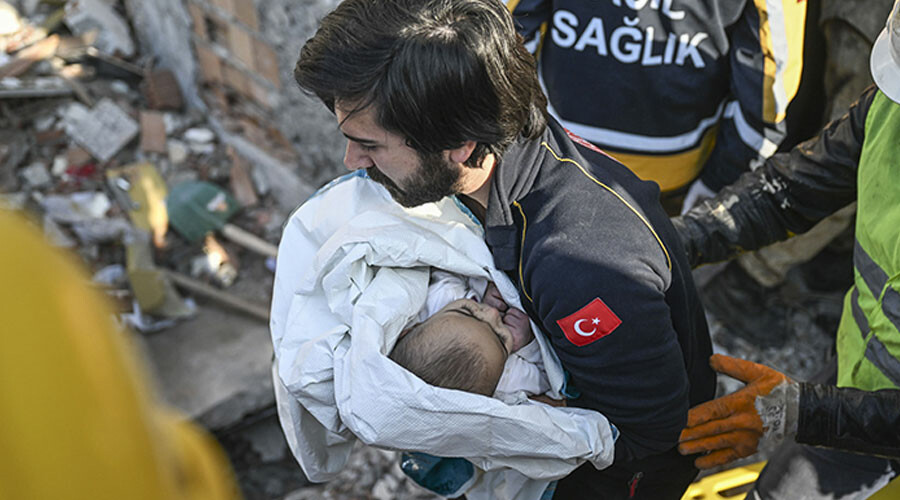 Çok güzelsin Aliye! 133 saat sonra enkazda sağ çıktı Çok güzelsin Aliye! 133 saat sonra enkazda sağ çıktı