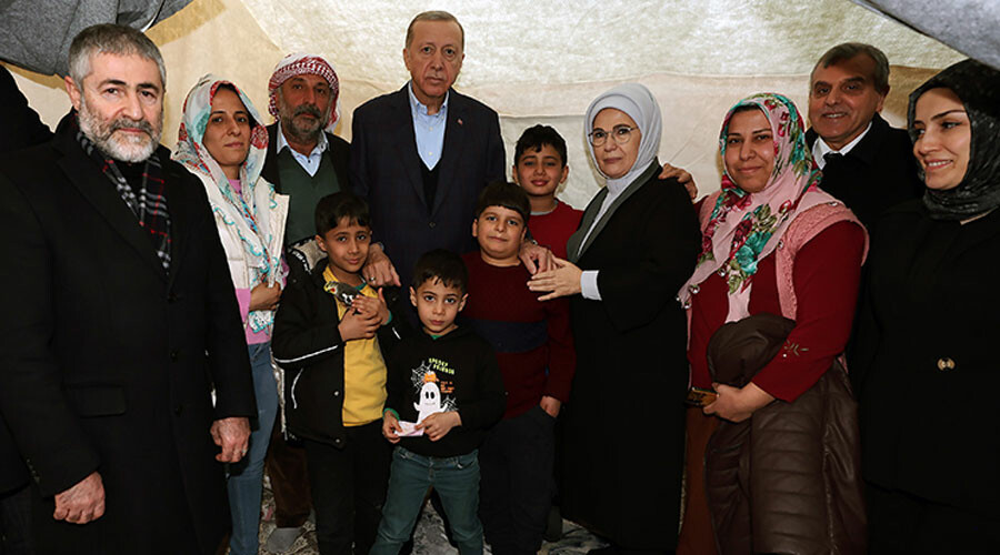 Cumhurbaşkanı Erdoğan, Şanlıurfa'da çadır kenti ziyaret etti: Talimat verdim, TOKİ çalışma başlatacak Cumhurbaşkanı Erdoğan, Şanlıurfa'da çadır kenti ziyaret etti: Talimat verdim, TOKİ çalışma başlatacak