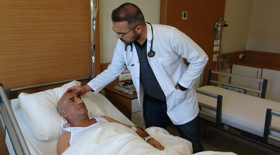 İlk sarsıntıyı atlattı ikincisine girdiği binada yakalandı... Tedavi gören depremzede yaşadıklarını anlattı: Çıkmaya çalıştım ama kapı açılmadı İlk sarsıntıyı atlattı ikincisine girdiği binada yakalandı... Tedavi gören depremzede yaşadıklarını anlattı: Çıkmaya çalıştım ama kapı açılmadı