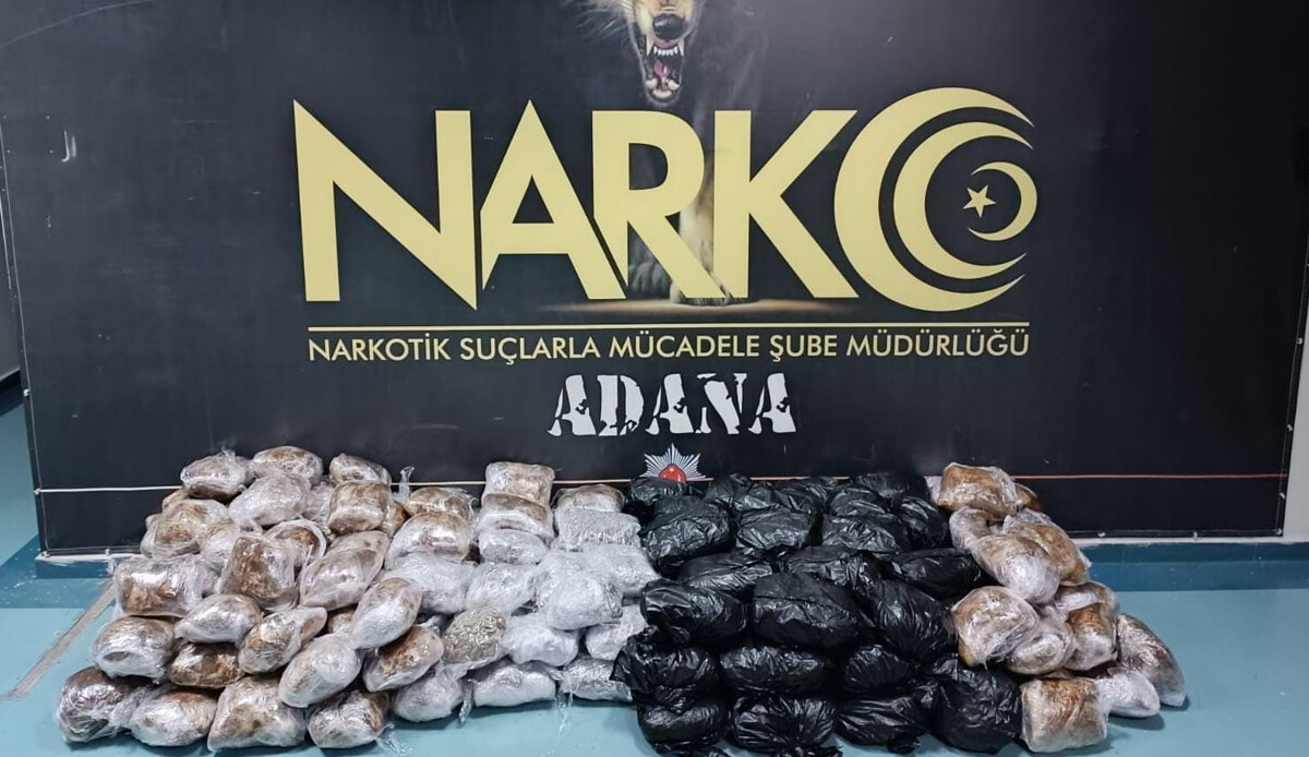 Adana'da depremzedelere yardım bahanesiyle uyuşturucu sevkiyatı polise takıldı Adana'da depremzedelere yardım bahanesiyle uyuşturucu sevkiyatı polise takıldı