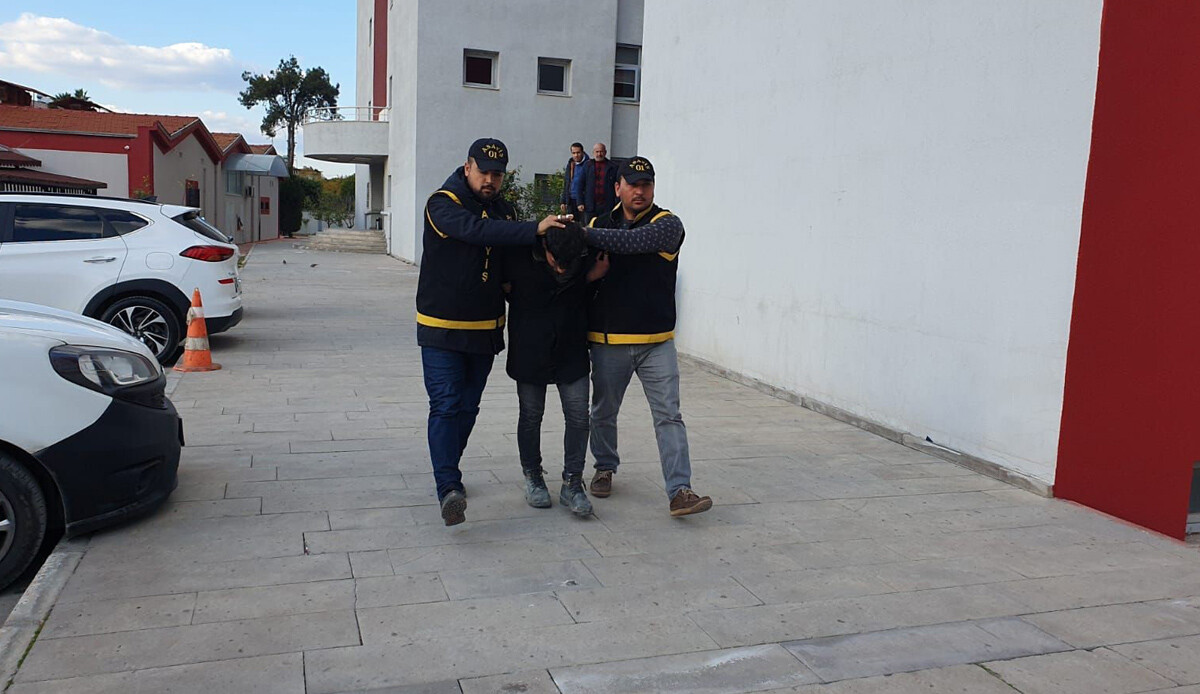 Adana'da depremzedelerin malzemesini çalan 32 kişiye tutuklama Adana'da depremzedelerin malzemesini çalan 32 kişiye tutuklama