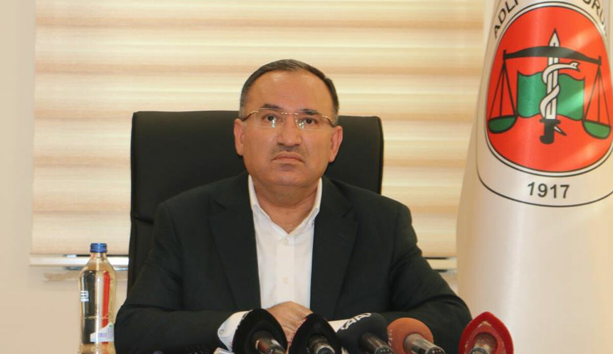 Bakan Bozdağ&#039;dan yıkılan binalarla ilgili soruşturma açıklaması: 134 şüpheli yakalandı, 3&#039;ü tutuklandı