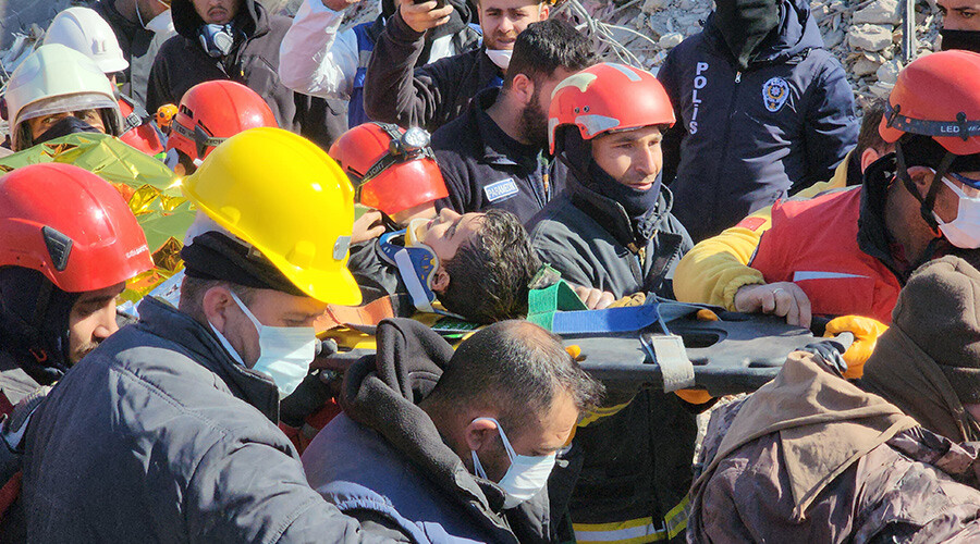 Son dakika... Depremin 152. saatinde 8 yaşındaki Ahmet kurtarıldı
