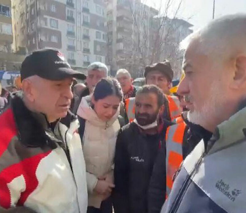 Isparta Belediye Başkanı Başdeğirmen’den deprem bölgesinde karşılaştığı Ümit Özdağ’a sert tepki! Siyaseti bunun içerisine sokmak kadar adice bir şey olamaz Isparta Belediye Başkanı Başdeğirmen’den deprem bölgesinde karşılaştığı Ümit Özdağ’a sert tepki! Siyaseti bunun içerisine sokmak kadar adice bir şey olamaz
