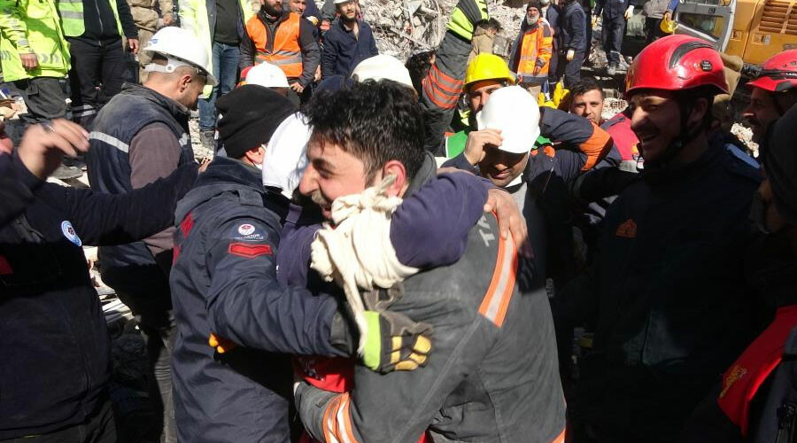 İnanılmaz kurtuluşun adresi Adıyaman: Rukiye 153 saat sonra enkazdan çıkarıldı!
