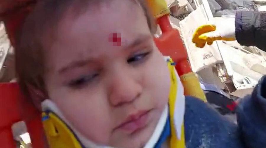 Umut hep var! Bakan Koca paylaştı: Küçük kız 150 saat sonra enkazdan çıkarıldı Umut hep var! Bakan Koca paylaştı: Küçük kız 150 saat sonra enkazdan çıkarıldı