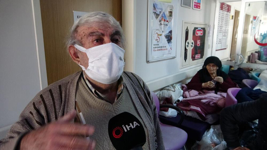 İki depreme de evde yakalanan Elif teyze: Oturup tespih çekerek 'Allah’ım sana teslimim' dedim İki depreme de evde yakalanan Elif teyze: Oturup tespih çekerek 'Allah’ım sana teslimim' dedim