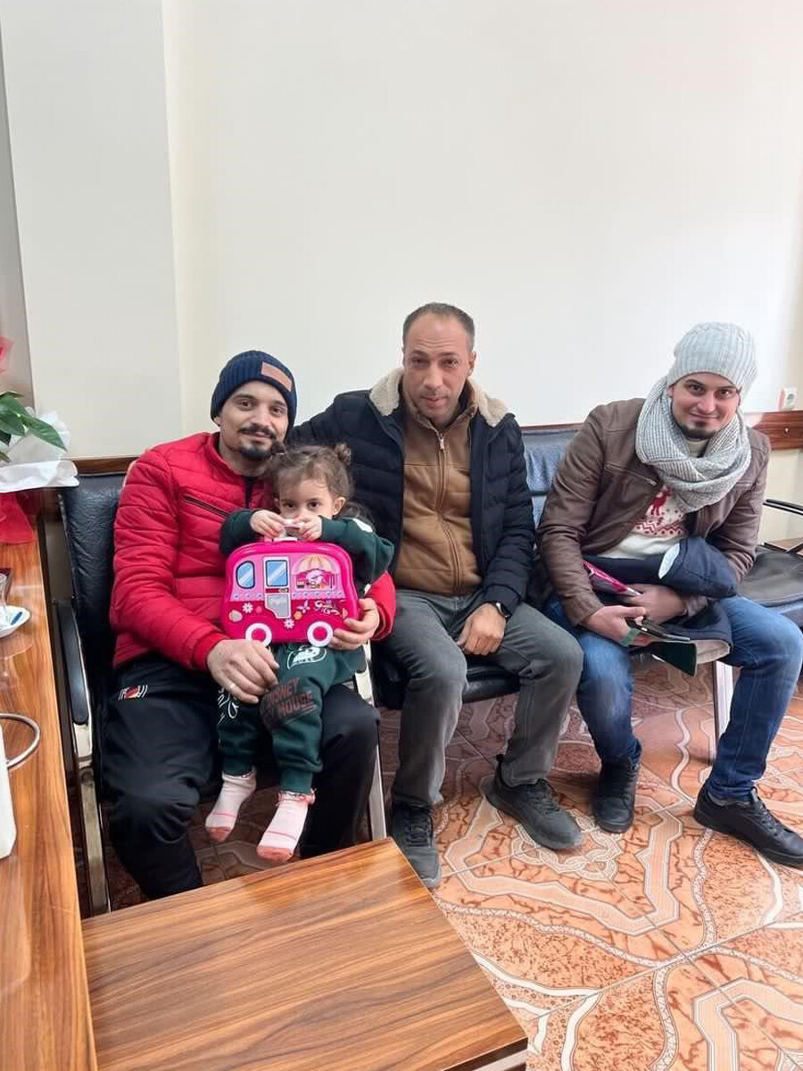 En duygusal buluşma: Depremde ayrı düşen baba ve kızı Adana'da buluştu En duygusal buluşma: Depremde ayrı düşen baba ve kızı Adana'da buluştu