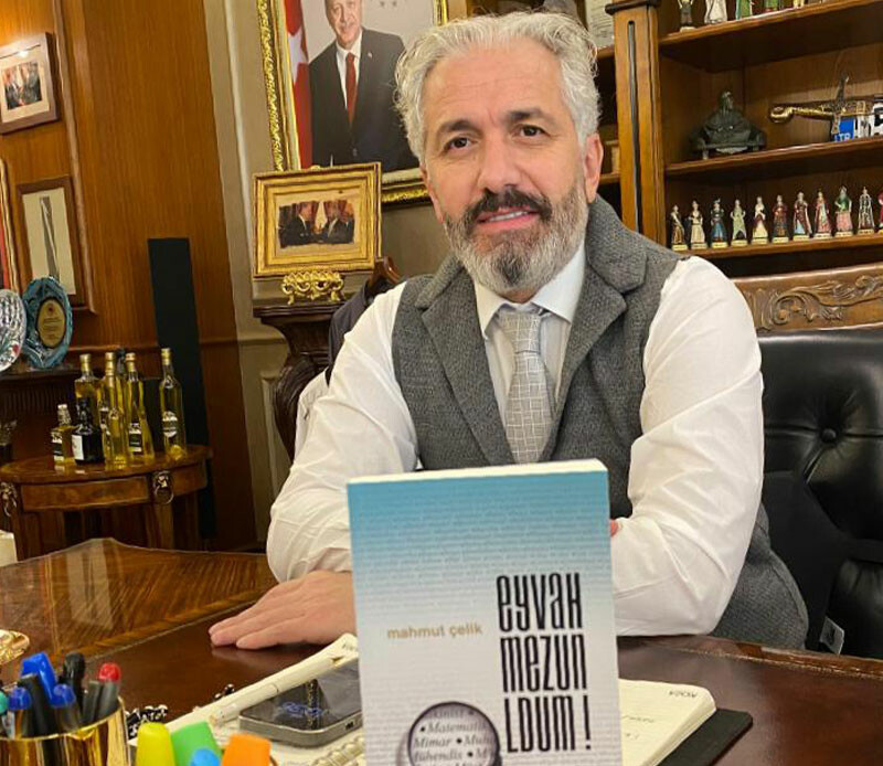 Mahmut Çelik örnek oldu! Kitabının bütün gelirini depremzedelere destek olmak için Kızılay’a bağışladı