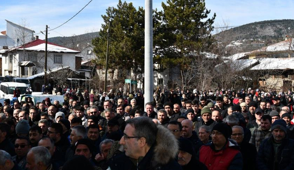 29 yaşındaki genç öğretmen Diyarbakır'daki depremde hayatını kaybetti! Gözyaşları içinde toprağa verildi 29 yaşındaki genç öğretmen Diyarbakır'daki depremde hayatını kaybetti! Gözyaşları içinde toprağa verildi