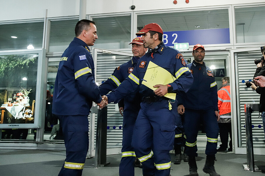 Yunan arama kurtarma ekibi: Türkler bize aileden biri gibi davrandı Yunan arama kurtarma ekibi: Türkler bize aileden biri gibi davrandı
