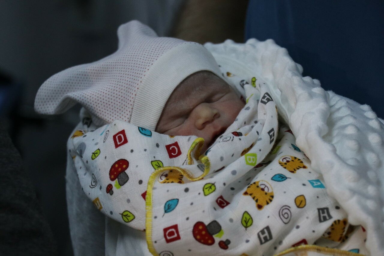 Dünyada ve Türkiye’de ilk! Hatice dünyaya gözlerini savaş gemisinde açtı