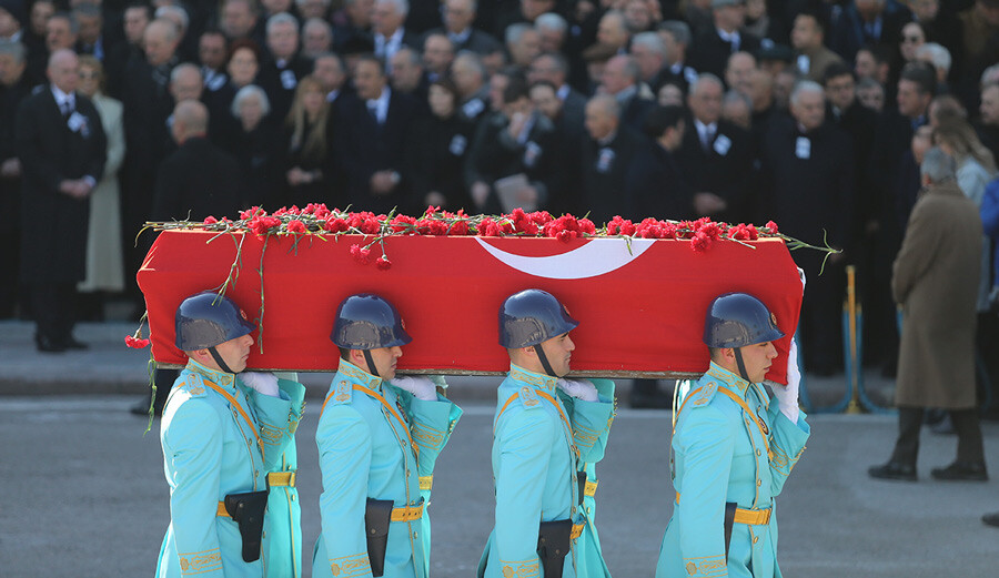 Deniz Baykal'a veda! Eski CHP Genel Başkanı son yolculuğuna uğurlandı Deniz Baykal'a veda! Eski CHP Genel Başkanı son yolculuğuna uğurlandı