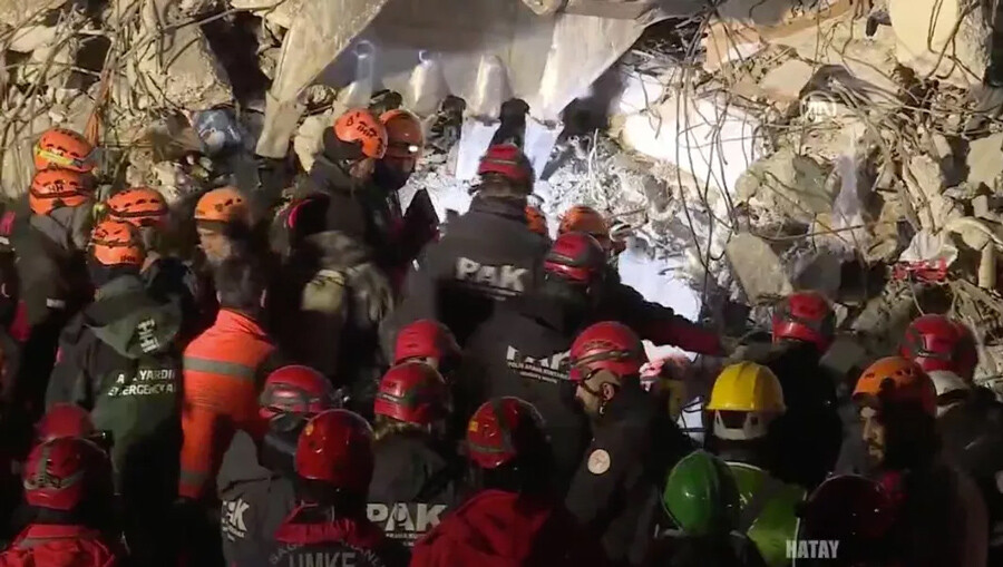 10 ili yıkan depremde 10. gün: Asrın felaketinde can kaybı 35 bini geçti 10 ili yıkan depremde 10. gün: Asrın felaketinde can kaybı 35 bini geçti