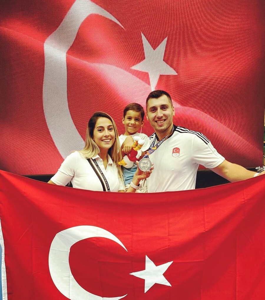 Depremde vefat eden Hentbol Milli Takımı kaptanı Cemal Kütahya ve oğlu yarın defnedilecek Depremde vefat eden Hentbol Milli Takımı kaptanı Cemal Kütahya ve oğlu yarın defnedilecek