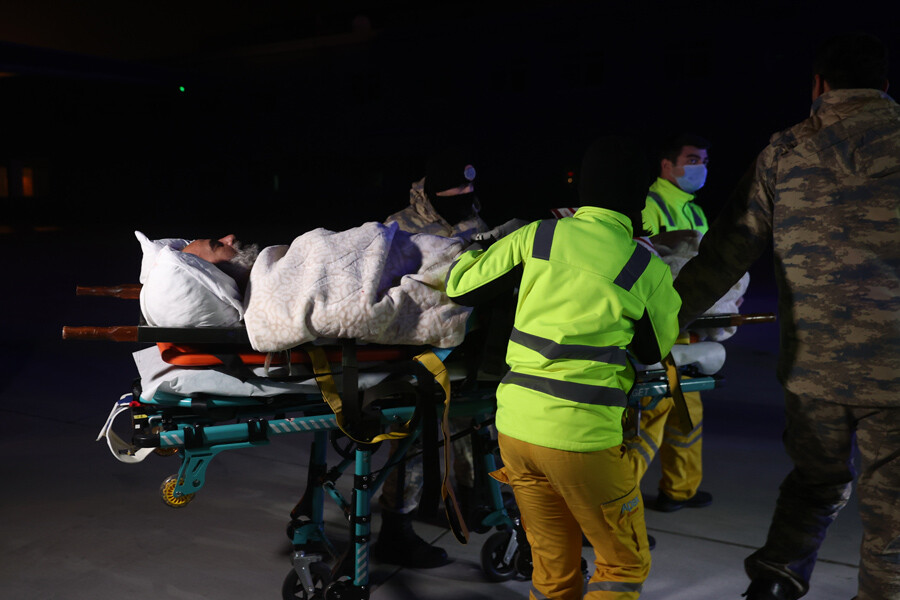 49 depremzede TSK'nın uçağıyla İstanbul'a geldi 49 depremzede TSK'nın uçağıyla İstanbul'a geldi