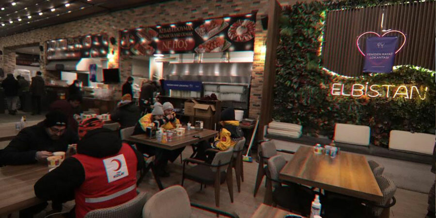 Ünlü şef depremzedeler ve gönüllüler için harekte geçti: Depremin merkez üssünde Yeniden Hayat Lokantası