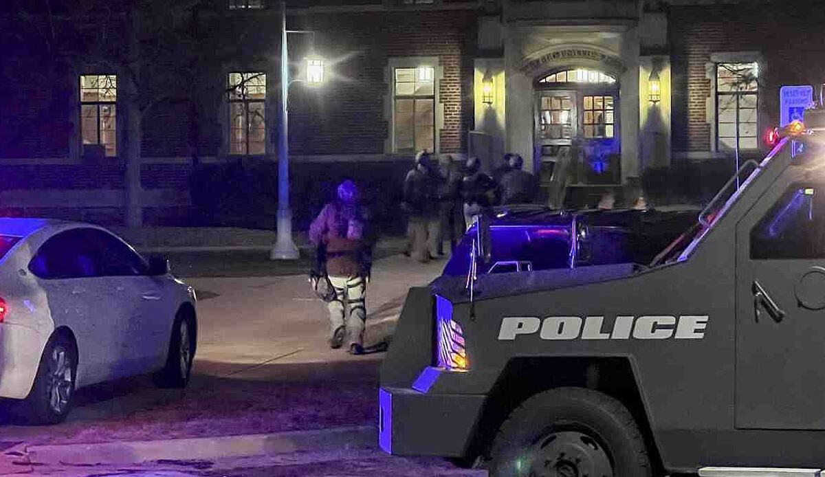 ABD'de Michigan Eyalet Üniversitesinde silahlı saldırı: 3 ölü, 5 yaralı ABD'de Michigan Eyalet Üniversitesinde silahlı saldırı: 3 ölü, 5 yaralı