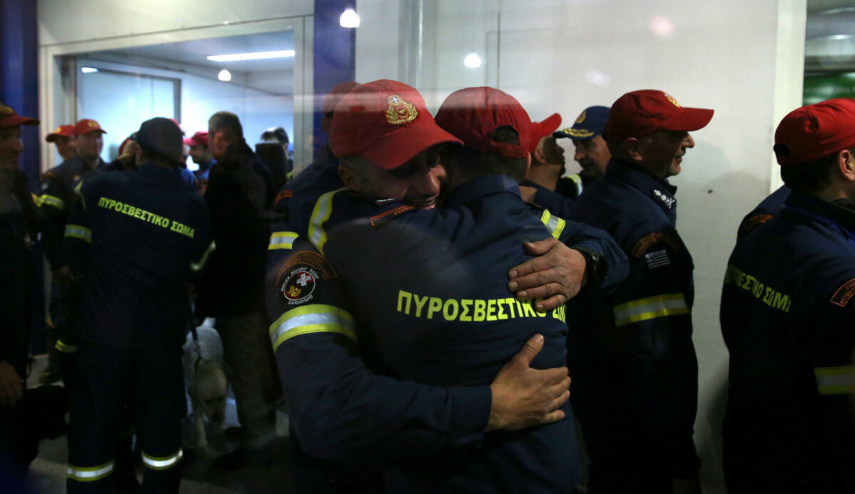 Yunan arama kurtarma ekibi: Türkler bize aileden biri gibi davrandı Yunan arama kurtarma ekibi: Türkler bize aileden biri gibi davrandı