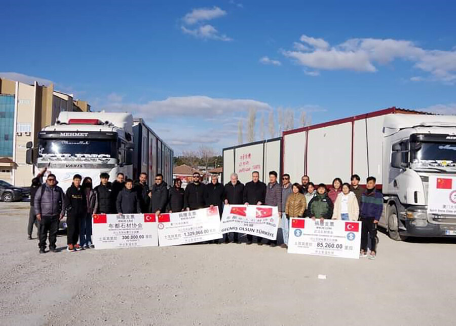 Çinli Firmalar, depremzedeler için AFAD'a 1 milyon 700 bin TL bağışta bulundu Çinli Firmalar, depremzedeler için AFAD'a 1 milyon 700 bin TL bağışta bulundu