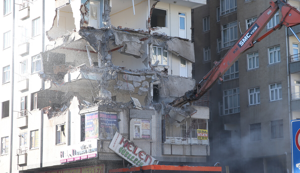 Enkazlar kaldırıldı, 4 ilde çalışmalar bitti Enkazlar kaldırıldı, 4 ilde çalışmalar bitti