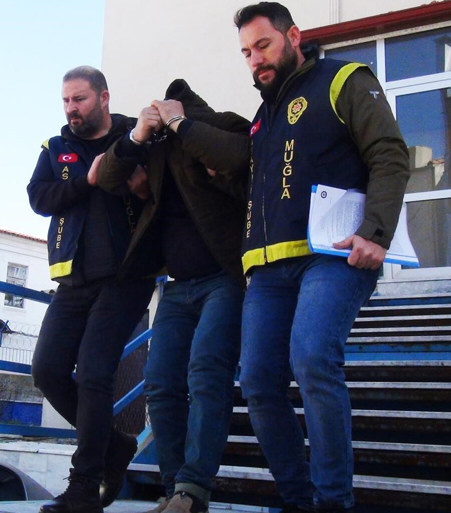 Bakıcılığını yaptığı kadının deprem sonrası altın ve dövizlerini çalan şahıs yakalandı Bakıcılığını yaptığı kadının deprem sonrası altın ve dövizlerini çalan şahıs yakalandı