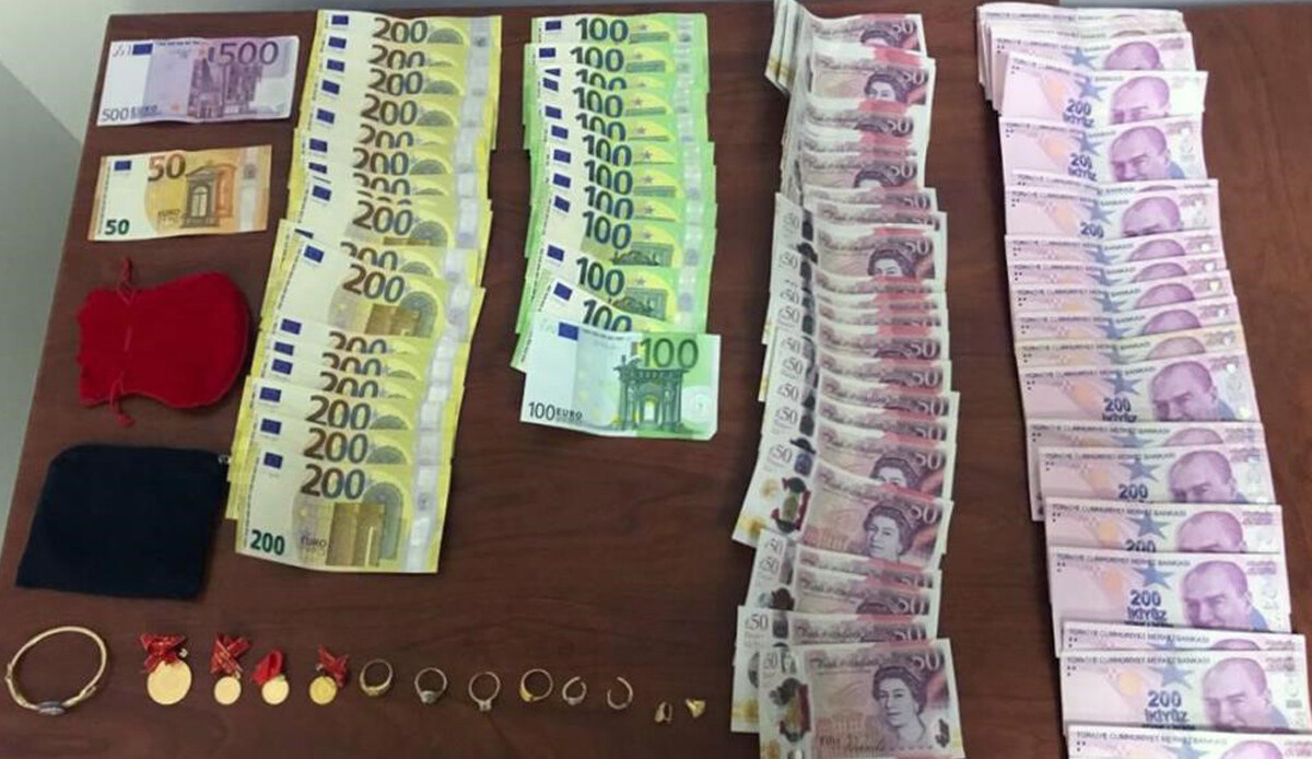 Bakıcılığını yaptığı kadının deprem sonrası altın ve dövizlerini çalan şahıs yakalandı Bakıcılığını yaptığı kadının deprem sonrası altın ve dövizlerini çalan şahıs yakalandı