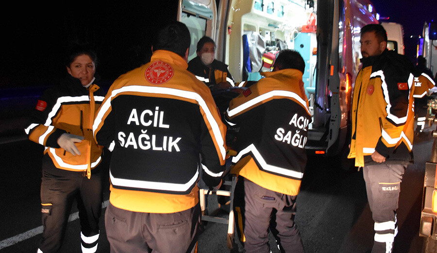 Deprem bölgesinden dönen ekip kaza yaptı: Çok sayıda yaralı var