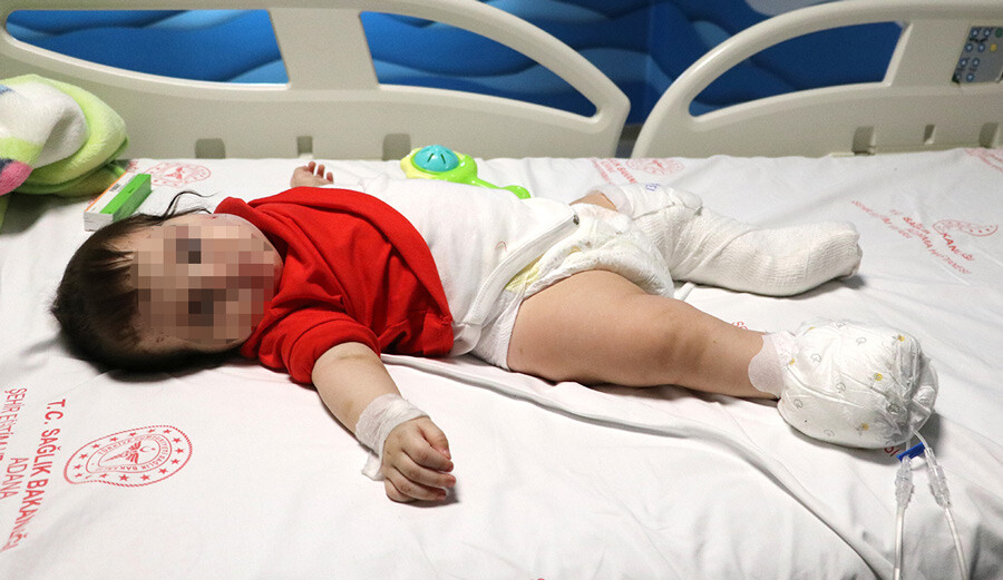 Beşiğiyle bahçeye düştü, kedi miyavlamasıyla kurtuldu! 9'uncu günde enkazdan çıkarılan Birce bebek annesine kavuştu