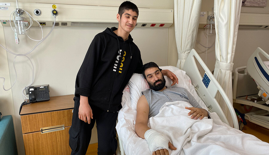 Suriye'deki savaştan kaçtılar, Hatay'da depreme yakalandılar! Betonu eşeleyerek hayata tutundular Suriye'deki savaştan kaçtılar, Hatay'da depreme yakalandılar! Betonu eşeleyerek hayata tutundular